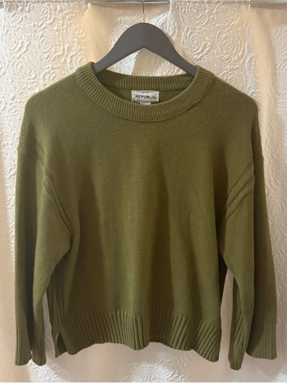For The Republic Olive Green Knit Crewneck Sweater Medium Ribbed Trim Split Hem